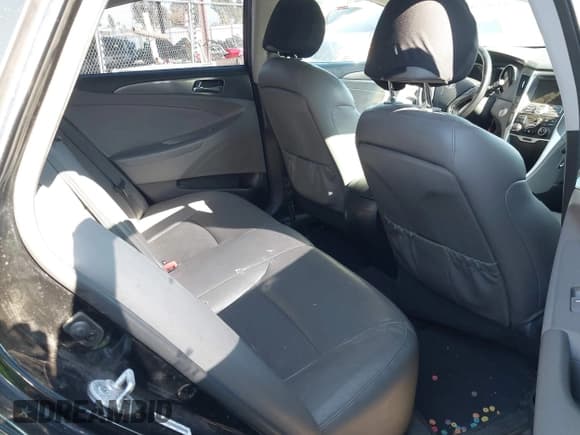 ✅ 2014 Hyundai Sonata • VIN: KMHEC4A46EA110585 • Lot: 43587384. Wystawiony na IAAI z przebiegiem 231 031 mil. Bezpłatny archiwum sprzedaży aukcyjnych z USA i szczegółowy raport historii pojazdu na DreamBid. Zdjęcie 8.