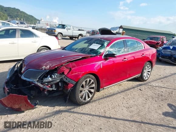 ✅ 2013 Lincoln MKS • VIN: 1LNHL9EK3DG610718 • Lot: 43094287. Wystawiony na IAAI z przebiegiem 138 356 mil. Bezpłatny archiwum sprzedaży aukcyjnych z USA i szczegółowy raport historii pojazdu na DreamBid. Zdjęcie 2.