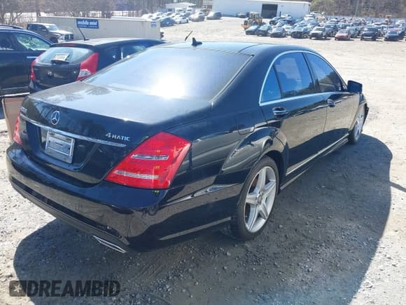 ✅ 2011 Mercedes-Benz S 550 • VIN: WDDNG8GBXBA365599 • Лот: 41886029. Опубликован ранее на IAAI с пробегом 60 859 миль. Бесплатный доступ к архиву аукционных продаж из США и подробный отчёт об истории автомобиля на DreamBid. Изображение 4.