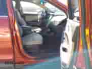 2018 Hyundai Santa Fe 2.4L z VIN 5XYZU3LB8JG523000, wystawiony jako IAAI lot #43263685 z przebiegiem 96 480 mil mil oraz . Historia ofert i sprzedaży dostępna na DreamBid. Obrazek 5.