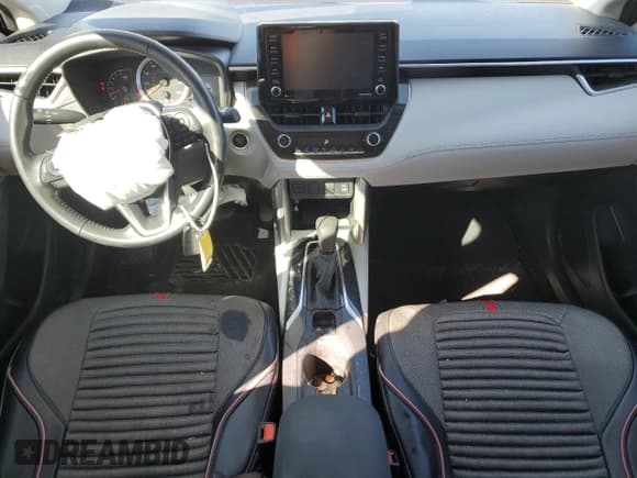 ✅ 2022 Toyota Corolla Cross LE • VIN: 7MUCAAAG1NV018061 • Лот: 86244355. Опубликован ранее на Copart с пробегом 38 393 миль. Бесплатный доступ к архиву аукционных продаж из США и подробный отчёт об истории автомобиля на DreamBid. Изображение 8.