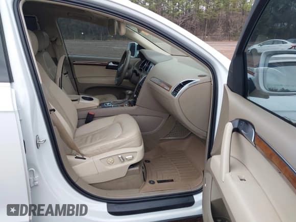 ✅ 2015 Audi Q7 Premium Plus • VIN: WA1LGAFE5FD032522 • Lot: 43881461. Wystawiony na IAAI z przebiegiem 126 634 mil. Bezpłatny archiwum sprzedaży aukcyjnych z USA i szczegółowy raport historii pojazdu na DreamBid. Zdjęcie 5.