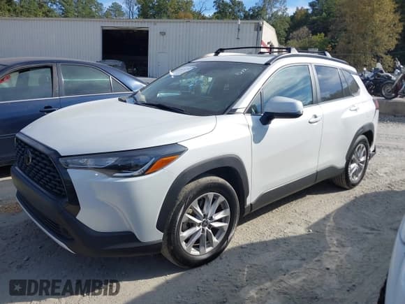 ✅ 2022 Toyota Corolla Cross LE • VIN: 7MUBAABG5NV021538 • Lot: 43474751. Wystawiony na IAAI z przebiegiem 81 009 mil. Bezpłatny archiwum sprzedaży aukcyjnych z USA i szczegółowy raport historii pojazdu na DreamBid. Zdjęcie 14.