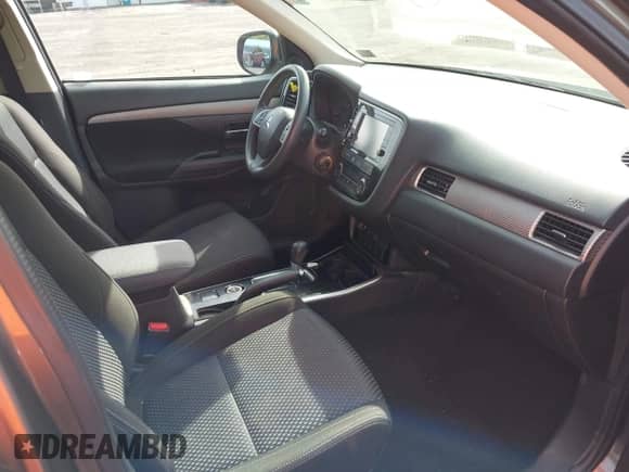 2018 Mitsubishi Outlander ES с VIN JA4AZ3A39JZ049869, выставлен на аукционе IAAI как лот 43333195 с пробегом 94 875 миль миль и . История ставок и продаж доступна на DreamBid. Изображение 5.