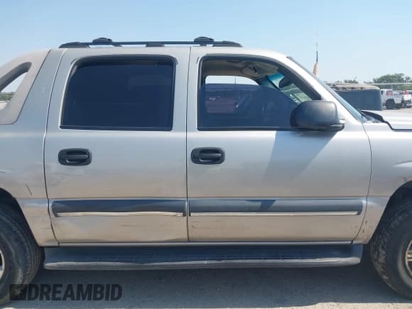 ✅ 2005 Chevrolet Avalanche Z66 • VIN: 3GNEC12Z45G273984 • Lot: 40548465. Listed on IAAI with 265,248 mi. Free auction sales archive from the USA and detailed vehicle history report at DreamBid. Image 13.