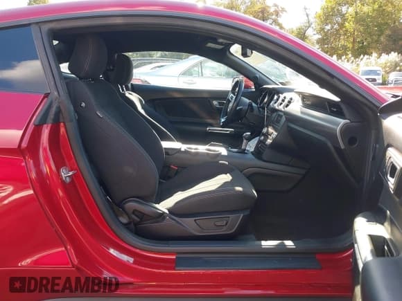 ✅ 2020 Ford Mustang GT • VIN: 1FA6P8CF5L5190332 • Lot: 43517250. Listed on IAAI with 32,663 mi. Free auction sales archive from the USA and detailed vehicle history report at DreamBid. Image 5.