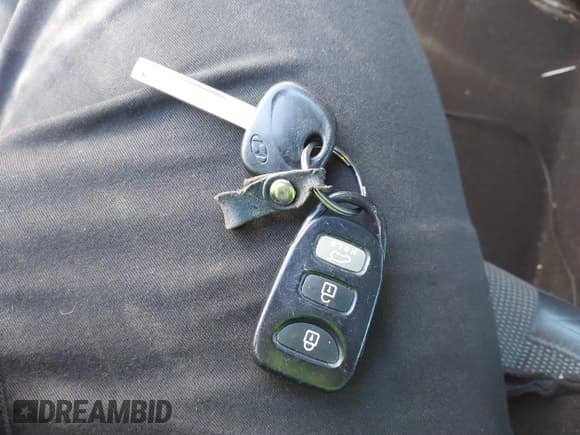 ✅ 2012 Hyundai Veloster w/Gray Int • VIN: KMHTC6AD3CU027095 • Lot: 41486966. Wystawiony na IAAI z przebiegiem 150 975 mil. Bezpłatny archiwum sprzedaży aukcyjnych z USA i szczegółowy raport historii pojazdu na DreamBid. Zdjęcie 11.