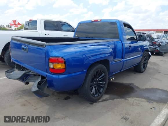 2004 Chevrolet Silverado 1500 z VIN 1GCEC14T74Z219580, wystawiony jako IAAI lot #42222937 z przebiegiem 125 770 mil mil oraz . Historia ofert i sprzedaży dostępna na DreamBid. Obrazek 4.