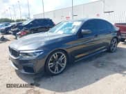 ✅ 2020 BMW 5 Series M550i xDrive • VIN: WBAJS7C07LCD20695 • Лот: 43115260. Опубликован ранее на IAAI с пробегом 82 431 миль. Бесплатный доступ к архиву аукционных продаж из США и подробный отчёт об истории автомобиля на DreamBid. Изображение 2.