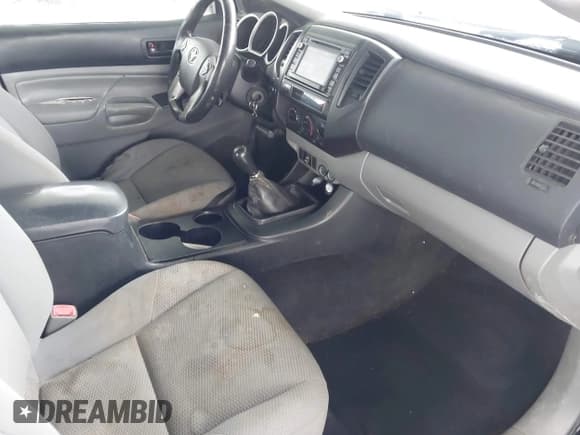 ✅ 2015 Toyota Tacoma • VIN: 5TFUX4EN8FX034499 • Lot: 42254201. Listed on IAAI with 177,756 mi. Free auction sales archive from the USA and detailed vehicle history report at DreamBid. Image 5.