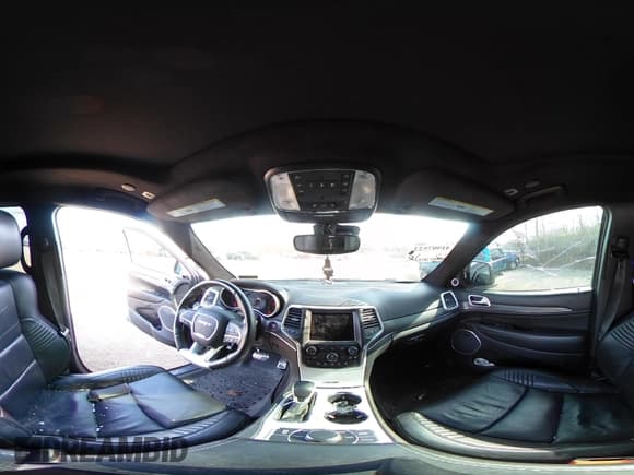 ✅ 2018 Jeep Grand Cherokee SRT • VIN: 1C4RJFDJ7JC412717 • Lot: 41907522. Wystawiony na IAAI z przebiegiem 68 860 mil. Bezpłatny archiwum sprzedaży aukcyjnych z USA i szczegółowy raport historii pojazdu na DreamBid. Zdjęcie 19.