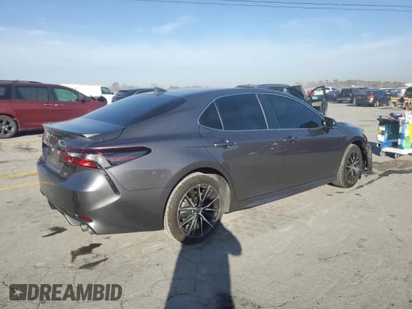 ✅ 2022 Toyota Camry SE • VIN: 4T1G11AK6NU702773 • Lot: 92686915. Wystawiony na Copart z przebiegiem 59 550 mil. Bezpłatny archiwum sprzedaży aukcyjnych z USA i szczegółowy raport historii pojazdu na DreamBid. Zdjęcie 3.