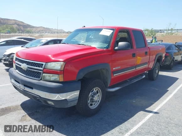 ✅ 2005 Chevrolet Silverado 2500HD LS • VIN: 1GCHK23U85F835517 • Lot: 42348998. Wystawiony na IAAI z przebiegiem 206 783 mil. Bezpłatny archiwum sprzedaży aukcyjnych z USA i szczegółowy raport historii pojazdu na DreamBid. Zdjęcie 2.