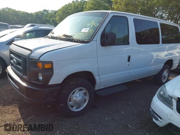 ✅ 2013 Ford Econoline Passenger XL • VIN: 1FBNE3BL3DDB08664 • Lot: 42490358. Wystawiony na IAAI z przebiegiem Nie podano. Bezpłatny archiwum sprzedaży aukcyjnych z USA i szczegółowy raport historii pojazdu na DreamBid. Zdjęcie 2.