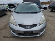 ✅ 2010 Honda Fit Sport • VIN: JHMGE8H42AC026989 • Lot: 90305815. Wystawiony na Copart z przebiegiem 125 353 mil. Bezpłatny archiwum sprzedaży aukcyjnych z USA i szczegółowy raport historii pojazdu na DreamBid. Zdjęcie 5.