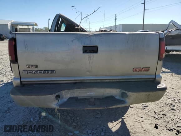 ✅ 2000 GMC Sonoma SLS • VIN: 1GTCS14W6Y8159114 • Lot: 75506494. Listed on Copart with Not provided. Free auction sales archive from the USA and detailed vehicle history report at DreamBid. Image 6.