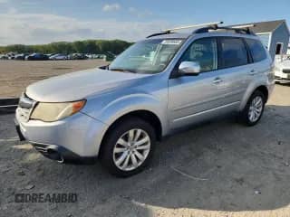 2012 Subaru Forester X Limited z VIN JF2SHAEC0CH441581, wystawiony jako Copart lot #70929605 z przebiegiem 155 869 mil mil oraz Czysty tytuł • Clean title. Historia ofert i sprzedaży dostępna na DreamBid. Obrazek 1.