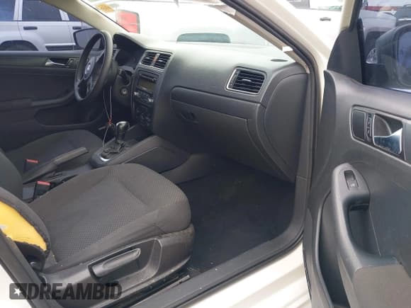 ✅ 2011 Volkswagen Jetta • VIN: 3VW2K7AJ1BM331976 • Lot: 41808562. Listed on IAAI with 191,611 mi. Free auction sales archive from the USA and detailed vehicle history report at DreamBid. Image 5.