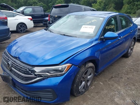 ✅ 2024 Volkswagen Jetta SE • VIN: 3VWEM7BU0RM028925 • Lot: 43027114. Wystawiony na IAAI z przebiegiem 14 106 mil. Bezpłatny archiwum sprzedaży aukcyjnych z USA i szczegółowy raport historii pojazdu na DreamBid. Zdjęcie 19.