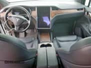 ✅ 2021 Tesla Model X Long Range Plus • VIN: 5YJXCDE23MF319746 • Lot: 64063515. Wystawiony na Copart z przebiegiem 70 108 mil. Bezpłatny archiwum sprzedaży aukcyjnych z USA i szczegółowy raport historii pojazdu na DreamBid. Zdjęcie 8.