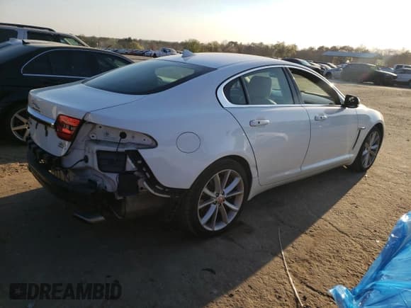 ✅ 2015 Jaguar XF Portfolio • VIN: SAJWJ0FF3F8U73406 • Lot: 43825073. Wystawiony na Copart z przebiegiem 76 165 mil. Bezpłatny archiwum sprzedaży aukcyjnych z USA i szczegółowy raport historii pojazdu na DreamBid. Zdjęcie 3.