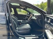 ✅ 2024 Mercedes-Benz C 300 • VIN: W1KAF4HB1RR184850 • Lot: 63047705. Wystawiony na Copart z przebiegiem 25 664 mil. Bezpłatny archiwum sprzedaży aukcyjnych z USA i szczegółowy raport historii pojazdu na DreamBid. Zdjęcie 6.