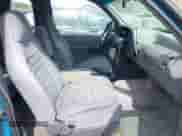 1994 Ford Explorer Eddie Bauer z VIN 1FMCU22X9RUD78617, wystawiony jako IAAI lot #42368265 z przebiegiem 213 351 mil mil oraz . Historia ofert i sprzedaży dostępna na DreamBid. Obrazek 5.