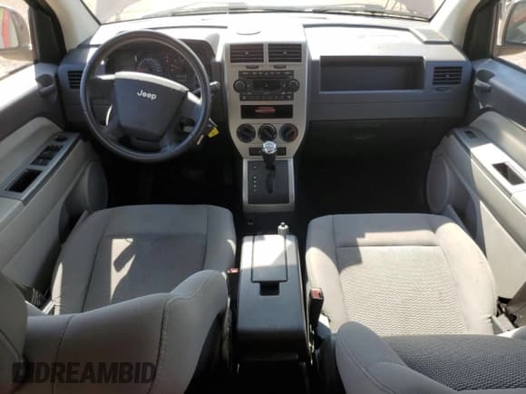 ✅ 2007 Jeep Compass Sport • VIN: 1J8FF47W17D265127 • Лот: 61599555. Опубликован ранее на Copart с пробегом 274 005 миль. Бесплатный доступ к архиву аукционных продаж из США и подробный отчёт об истории автомобиля на DreamBid. Изображение 8.