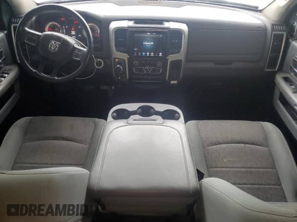 2019 Ram 1500 SLT z VIN 1C6RR7LG6KS596180, wystawiony jako Copart lot #86111715 z przebiegiem 27 975 mil mil oraz Czysty tytuł • Clean title. Historia ofert i sprzedaży dostępna na DreamBid. Obrazek 8.