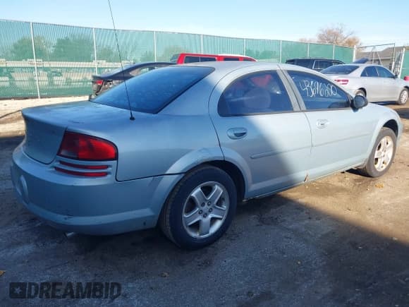 ✅ 2002 Dodge Stratus SXT • VIN: 1B3EL46R12N156565 • Lot: 43696290. Wystawiony na IAAI z przebiegiem 311 975 mil. Bezpłatny archiwum sprzedaży aukcyjnych z USA i szczegółowy raport historii pojazdu na DreamBid. Zdjęcie 4.
