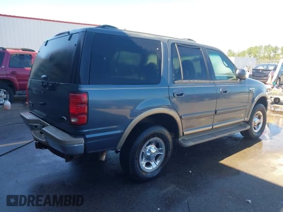 ✅ 2000 Ford Expedition Eddie Bauer • VIN: 1FMPU18L6YLA20900 • Лот: 43319906. Опубликован ранее на IAAI с пробегом 241 853 миль. Бесплатный доступ к архиву аукционных продаж из США и подробный отчёт об истории автомобиля на DreamBid. Изображение 4.