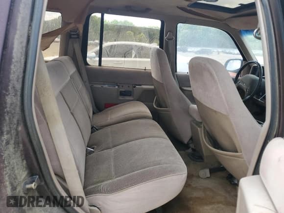 ✅ 1994 Ford Explorer Eddie Bauer • VIN: 1FMDU32X8RUB49646 • Lot: 85906804. Listed on Copart with 11,802 mi. Free auction sales archive from the USA and detailed vehicle history report at DreamBid. Image 11.