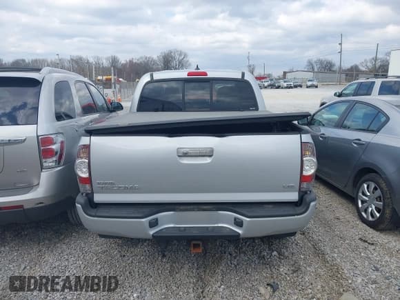✅ 2012 Toyota Tacoma • VIN: 3TMLU4ENXCM083340 • Lot: 41704584. Listed on IAAI with 120,944 mi. Free auction sales archive from the USA and detailed vehicle history report at DreamBid. Image 16.