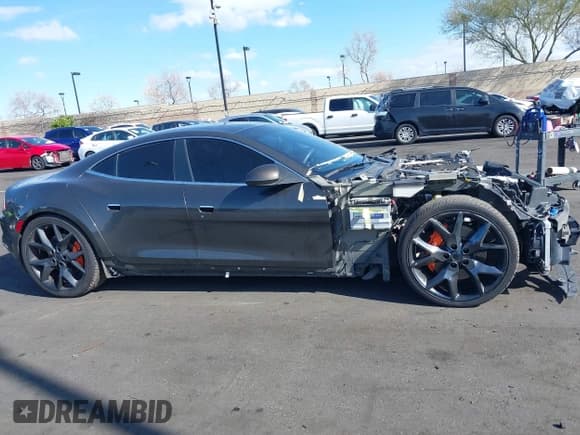 ✅ 2018 Karma Revero • VIN: 50GK41SA4JA000249 • Lot: 41865477. Wystawiony na IAAI z przebiegiem 104 010 mil. Bezpłatny archiwum sprzedaży aukcyjnych z USA i szczegółowy raport historii pojazdu na DreamBid. Zdjęcie 13.