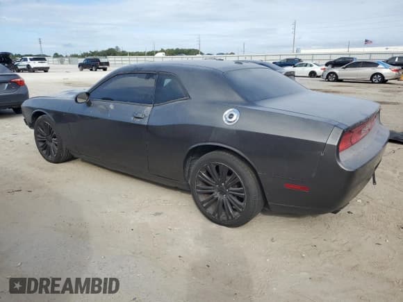 ✅ 2013 Dodge Challenger SXT • VIN: 2C3CDYAG7DH695501 • Lot: 77080244. Wystawiony na Copart z przebiegiem Nie podano. Bezpłatny archiwum sprzedaży aukcyjnych z USA i szczegółowy raport historii pojazdu na DreamBid. Zdjęcie 2.