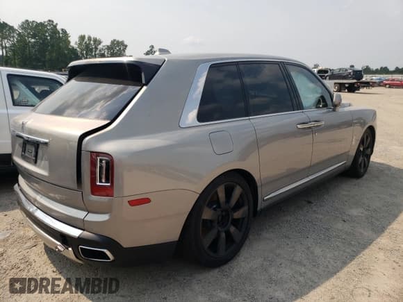 ✅ 2020 Rolls-Royce Cullinan • VIN: SLATV4C03LU202157 • Lot: 51245311. Wystawiony na Copart z przebiegiem Nie podano. Bezpłatny archiwum sprzedaży aukcyjnych z USA i szczegółowy raport historii pojazdu na DreamBid. Zdjęcie 4.