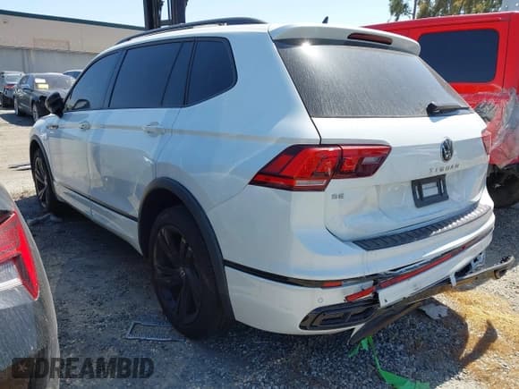 ✅ 2024 Volkswagen Tiguan SE R-Line Black • VIN: 3VVCB7AX1RM064314 • Lot: 41465386. Wystawiony na IAAI z przebiegiem 7 626 mil. Bezpłatny archiwum sprzedaży aukcyjnych z USA i szczegółowy raport historii pojazdu na DreamBid. Zdjęcie 3.