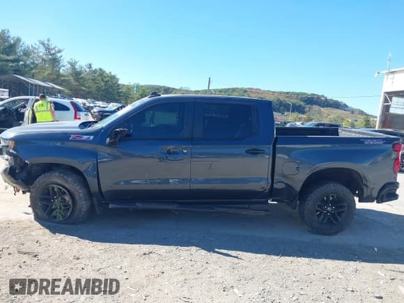 ✅ 2021 Chevrolet Silverado 1500 LT Trail Boss • VIN: 1GCPYFED9MZ355983 • Lot: 43345360. Wystawiony na IAAI z przebiegiem 94 150 mil. Bezpłatny archiwum sprzedaży aukcyjnych z USA i szczegółowy raport historii pojazdu na DreamBid. Zdjęcie 14.