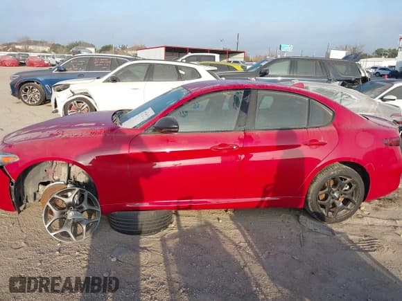 ✅ 2021 Alfa Romeo Giulia • VIN: ZARFAMAN1M7649060 • Lot: 41452670. Listed on IAAI with 47,259 mi. Free auction sales archive from the USA and detailed vehicle history report at DreamBid. Image 14.