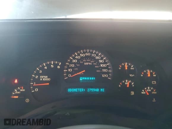 ✅ 2004 Chevrolet Silverado 2500HD LS • VIN: 1GCHK23U04F154508 • Lot: 90832305. Wystawiony na Copart z przebiegiem 275 940 mil. Bezpłatny archiwum sprzedaży aukcyjnych z USA i szczegółowy raport historii pojazdu na DreamBid. Zdjęcie 9.