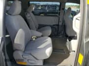 ✅ 2013 Toyota Sienna LE • VIN: 5TDKK3DC3DS293176 • Lot: 82437005. Wystawiony na Copart z przebiegiem 166 805 mil. Bezpłatny archiwum sprzedaży aukcyjnych z USA i szczegółowy raport historii pojazdu na DreamBid. Zdjęcie 11.