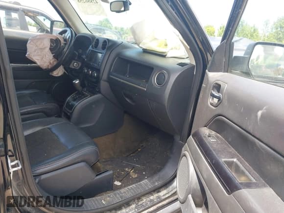 ✅ 2016 Jeep Patriot Sport • VIN: 1C4NJRBB3GD784182 • Lot: 42886258. Wystawiony na IAAI z przebiegiem 126 883 mil. Bezpłatny archiwum sprzedaży aukcyjnych z USA i szczegółowy raport historii pojazdu na DreamBid. Zdjęcie 5.