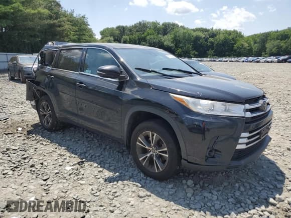 ✅ 2017 Toyota Highlander LE • VIN: 5TDBZRFH4HS431174 • Lot: 63752025. Listed on Copart with 476,014 mi. Free auction sales archive from the USA and detailed vehicle history report at DreamBid. Image 4.