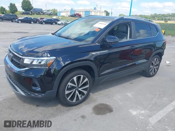 ✅ 2023 Volkswagen Taos SE • VIN: 3VVEX7B21PM374294 • Lot: 43049391. Wystawiony na IAAI z przebiegiem 30 336 mil. Bezpłatny archiwum sprzedaży aukcyjnych z USA i szczegółowy raport historii pojazdu na DreamBid. Zdjęcie 2.