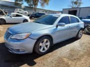 ✅ 2012 Chrysler 200 Touring • VIN: 1C3CCBBG7CN139452 • Lot: 90944035. Wystawiony na Copart z przebiegiem 150 840 mil. Bezpłatny archiwum sprzedaży aukcyjnych z USA i szczegółowy raport historii pojazdu na DreamBid. Zdjęcie 1.