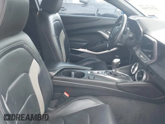 ✅ 2016 Chevrolet Camaro 2LT • VIN: 1G1FD1RS9G0134744 • Lot: 42127460. Wystawiony na IAAI z przebiegiem Nie podano. Bezpłatny archiwum sprzedaży aukcyjnych z USA i szczegółowy raport historii pojazdu na DreamBid. Zdjęcie 5.