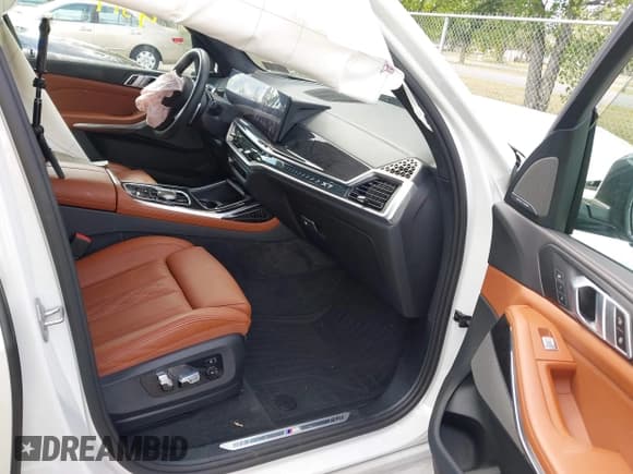 ✅ 2024 BMW X7 xDrive40i • VIN: 5UX23EM08R9U94106 • Лот: 43148067. Опубликован ранее на IAAI с пробегом Не указан. Бесплатный доступ к архиву аукционных продаж из США и подробный отчёт об истории автомобиля на DreamBid. Изображение 5.