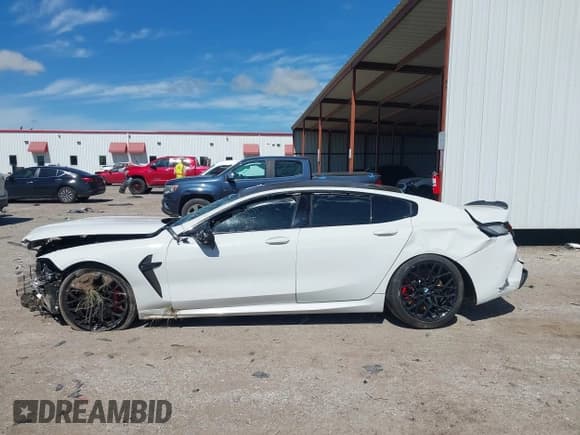 ✅ 2021 BMW M8 Competition • VIN: WBSGV0C05MCF88621 • Lot: 42218093. Listed on IAAI with Not provided. Free auction sales archive from the USA and detailed vehicle history report at DreamBid. Image 14.