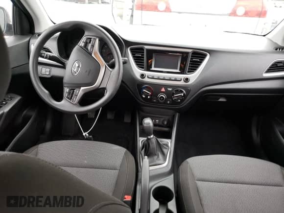 2020 Hyundai Accent SE z VIN 3KPC24A61LE112142, wystawiony jako Copart lot #70486452 z przebiegiem 8 297 mil mil oraz . Historia ofert i sprzedaży dostępna na DreamBid. Obrazek 8.