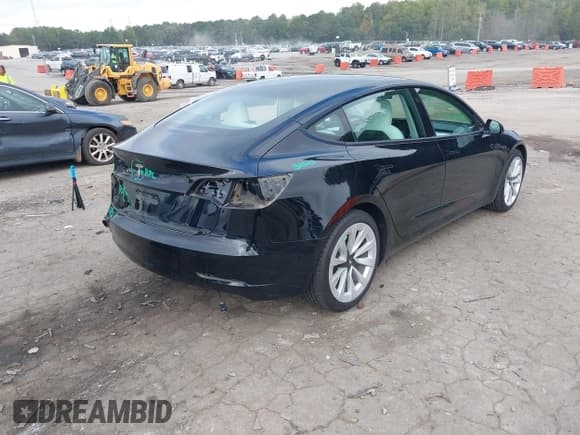 ✅ 2023 Tesla Model 3 • VIN: 5YJ3E1EA1PF424725 • Lot: 43321874. Wystawiony na IAAI z przebiegiem 9 052 mil. Bezpłatny archiwum sprzedaży aukcyjnych z USA i szczegółowy raport historii pojazdu na DreamBid. Zdjęcie 4.